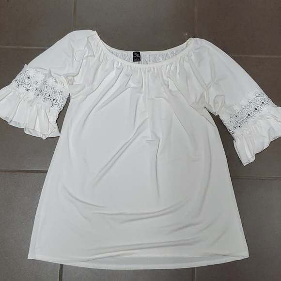 WinWin Tops - White Lacey Bell Sleeves Tunic